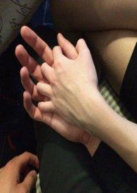 她和哥哥的死对头在一起了一个比自己大十岁的男人